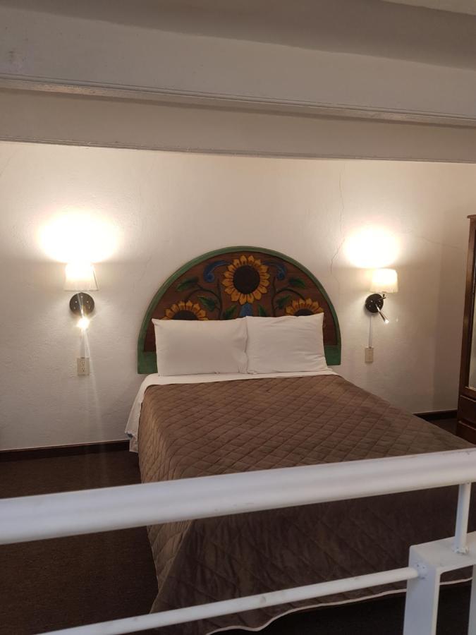 Hotel Meson Mariano Matamoros Керетаро Экстерьер фото