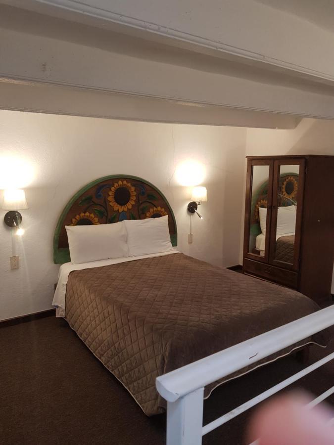 Hotel Meson Mariano Matamoros Керетаро Экстерьер фото