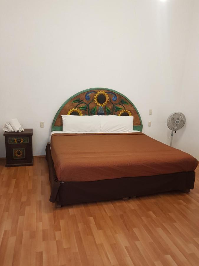 Hotel Meson Mariano Matamoros Керетаро Экстерьер фото