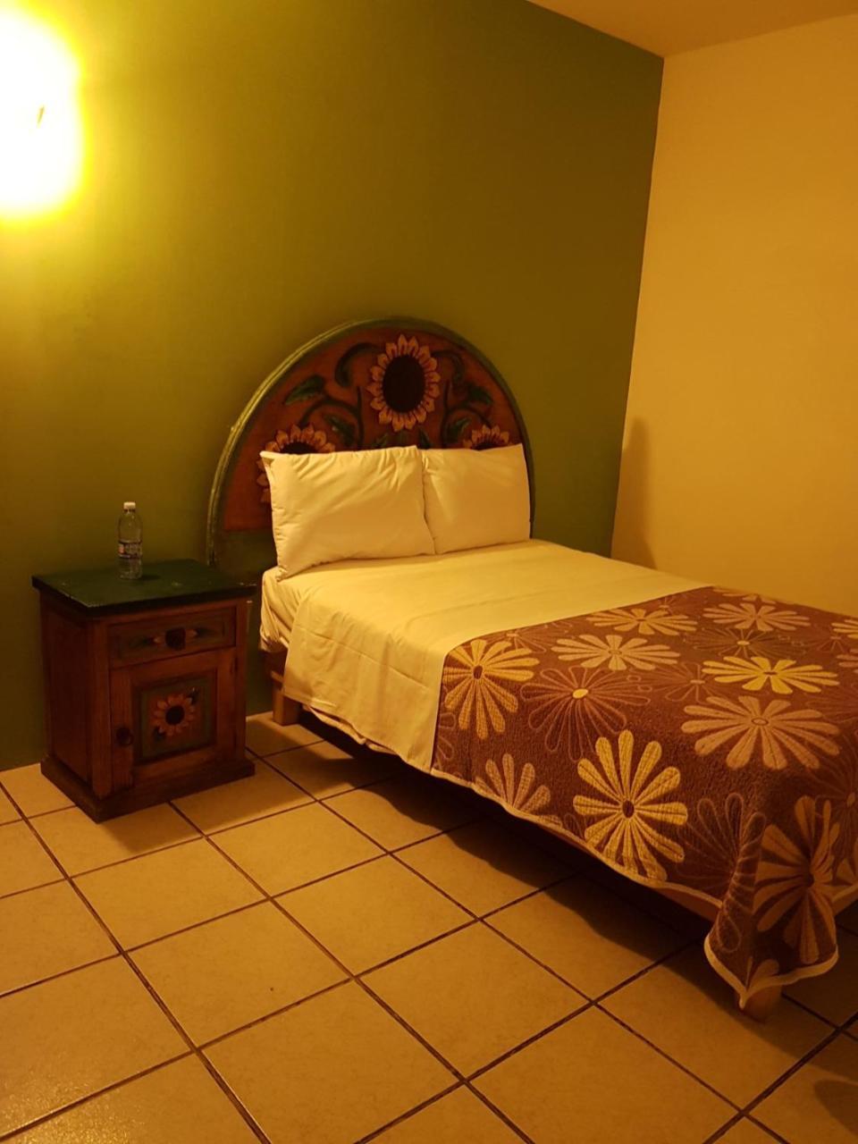 Hotel Meson Mariano Matamoros Керетаро Экстерьер фото